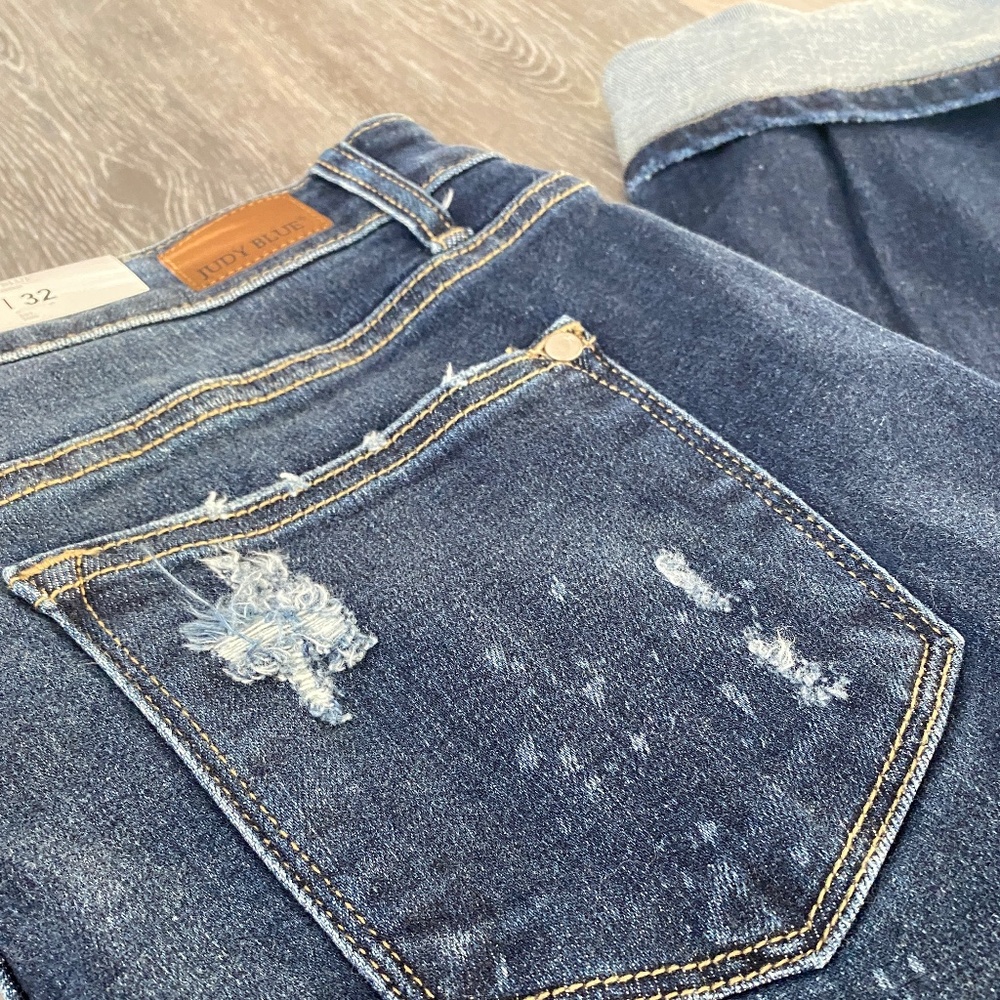 Judy Blue Distressed Bleach Splatter Boyfriend Jeans - Picture 8 of 9